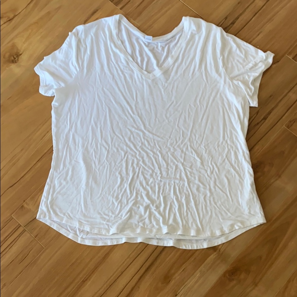 White tee